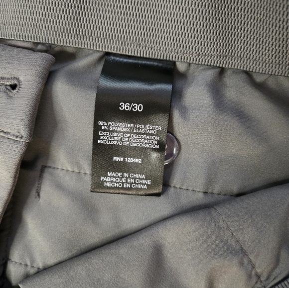 Greg Norman Shark Men’s Flat Front Golf Pants NWOT Size 36/30 - Picture 3 of 5